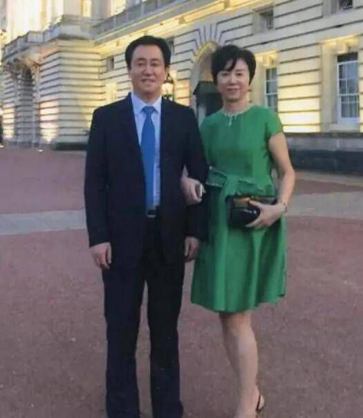 把女同桌胸罩解开摸她奶的图片